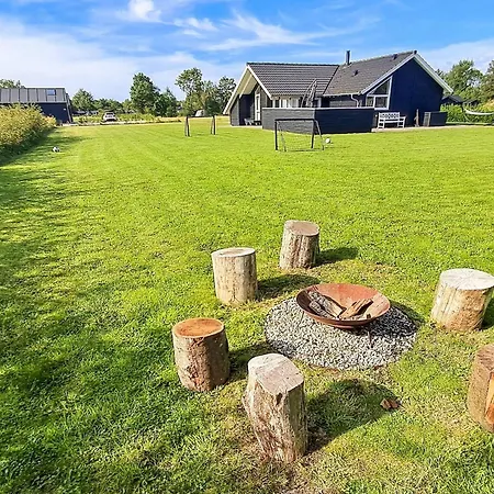 Luxury Lakeside Retreat - By Traum Ansager