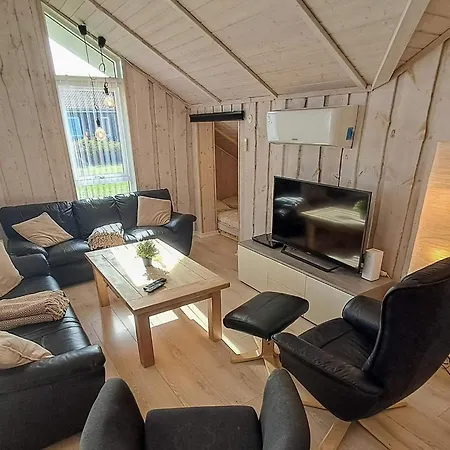 Luxury Lakeside Retreat - By Traum Vakantiehuis *