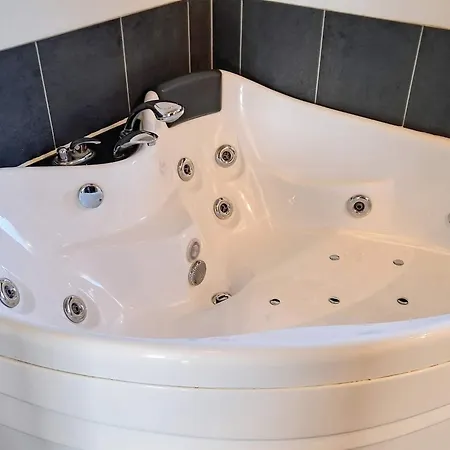 Vakantiehuis Luxury Lakeside Retreat - By Traum *