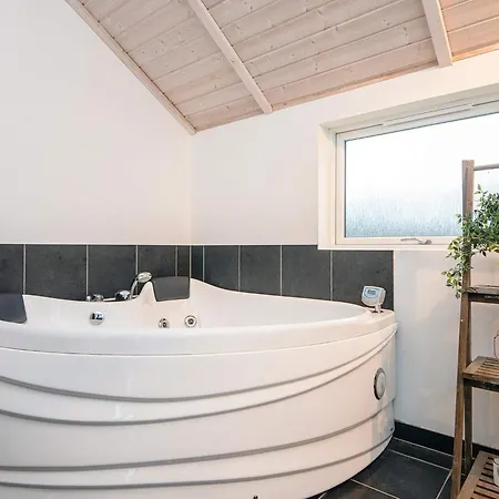 Vakantiehuis Luxury Lakeside Retreat - By Traum *