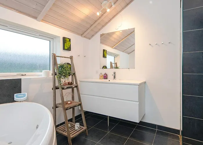 Luxury Lakeside Retreat - By Traum Сasa de vacaciones *