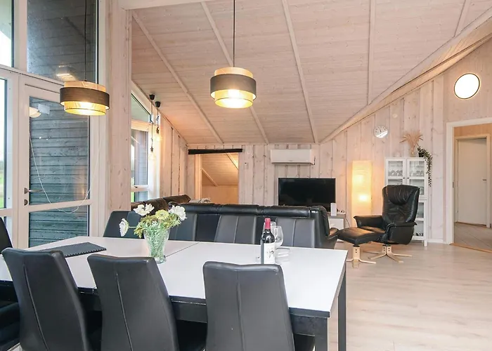 Luxury Lakeside Retreat - By Traum